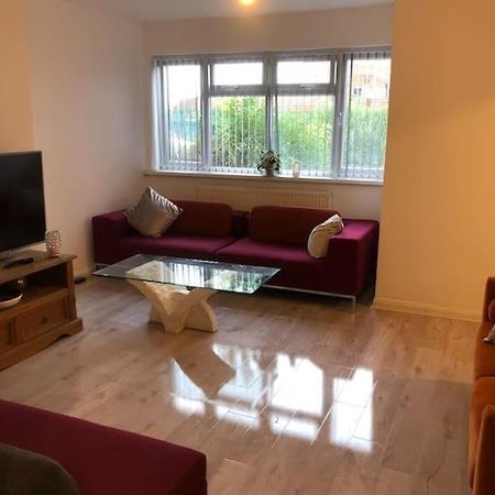 Lovely 3 Bedroom Entire Home With Street Parking - Close To Nec, Bhx Airport - Sleeps 6 Guests Ideal For Contractors & Families Birmingham Dış mekan fotoğraf