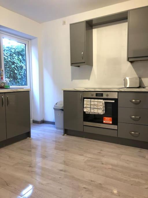 Lovely 3 Bedroom Entire Home With Street Parking - Close To Nec, Bhx Airport - Sleeps 6 Guests Ideal For Contractors & Families Birmingham Dış mekan fotoğraf