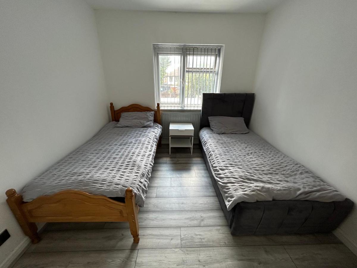 Lovely 3 Bedroom Entire Home With Street Parking - Close To Nec, Bhx Airport - Sleeps 6 Guests Ideal For Contractors & Families Birmingham Dış mekan fotoğraf