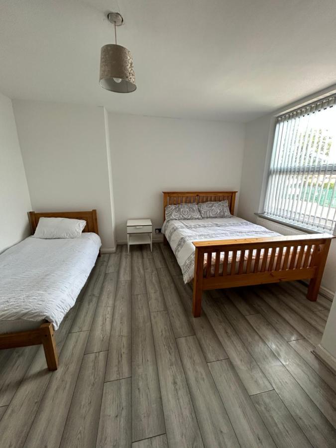 Lovely 3 Bedroom Entire Home With Street Parking - Close To Nec, Bhx Airport - Sleeps 6 Guests Ideal For Contractors & Families Birmingham Dış mekan fotoğraf